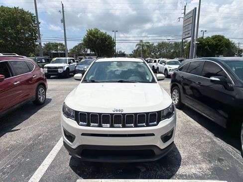 Used 2020 Jeep Compass Latitude w/ Popular Equipment Group FWD image 2