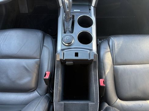 Used 2013 Ford Explorer XLT image 26