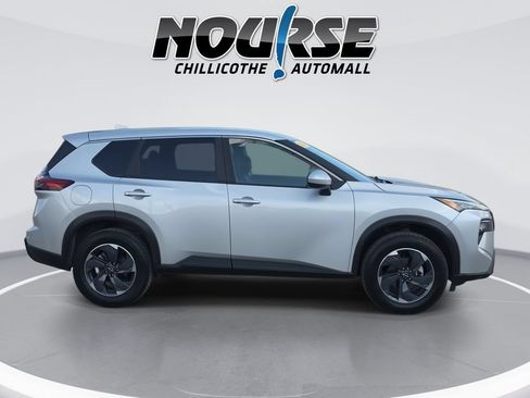 Used 2024 Nissan Rogue SV FWD image 9