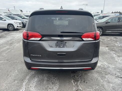 Used 2018 Chrysler Pacifica Touring-L Plus image 6