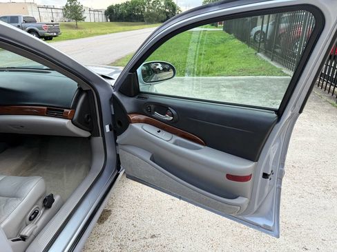 Used 2004 Buick Le Sabre Custom image 29
