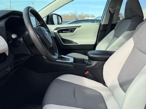 Used 2022 Toyota RAV4 XLE image 13