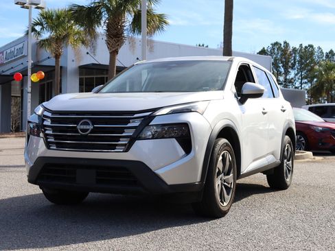 Used 2024 Nissan Rogue SV image 1