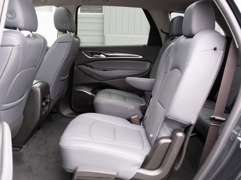 Used 2021 Buick Enclave Essence image 18