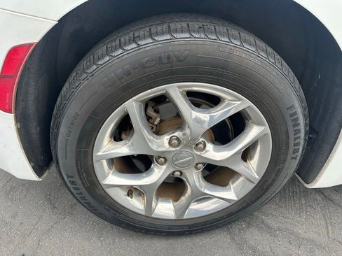 Used 2018 Chrysler Pacifica Limited FWD image 5