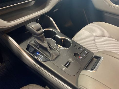 Used 2023 Toyota Highlander L image 28