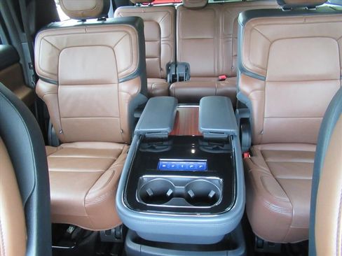 Used 2024 Lincoln Navigator L Reserve AWD/4WD image 32