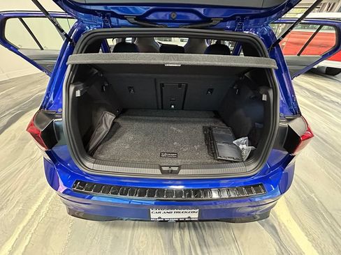 Used 2024 Volkswagen Golf R AWD/4WD image 47