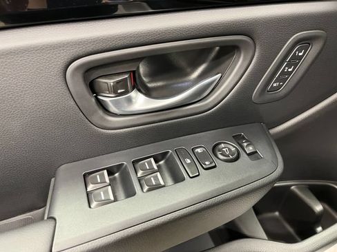 Certified 2025 Honda Pilot Touring image 13