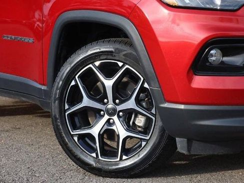 Used 2025 Jeep Compass Limited AWD/4WD image 3