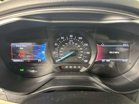 Used 2019 Ford Fusion SE FWD image 16