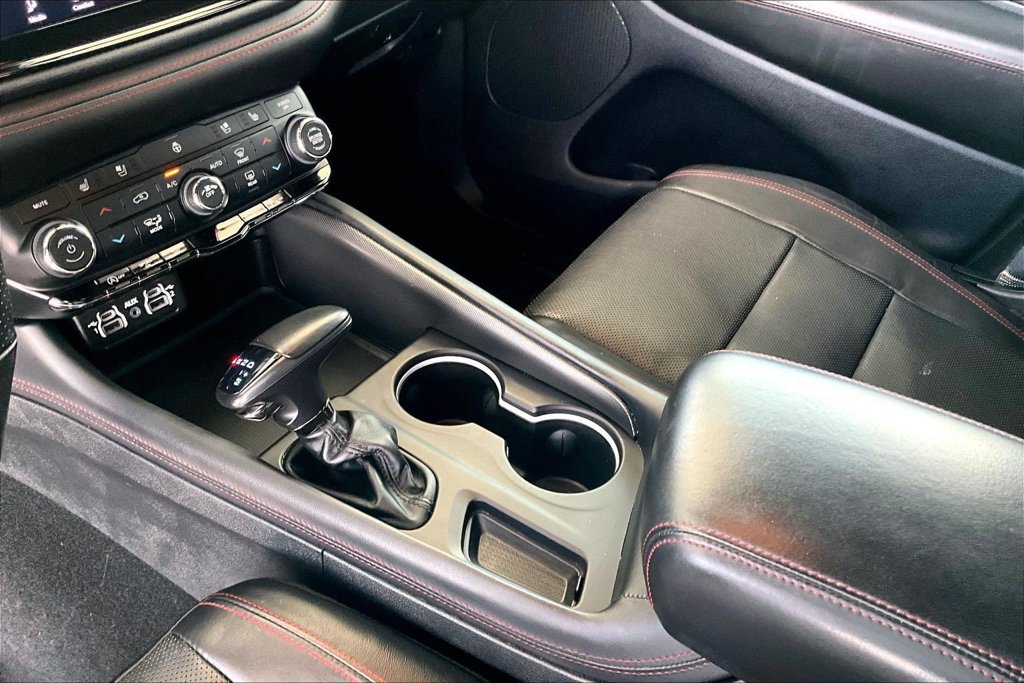 Used 2024 Dodge Durango GT AWD/4WD image 16