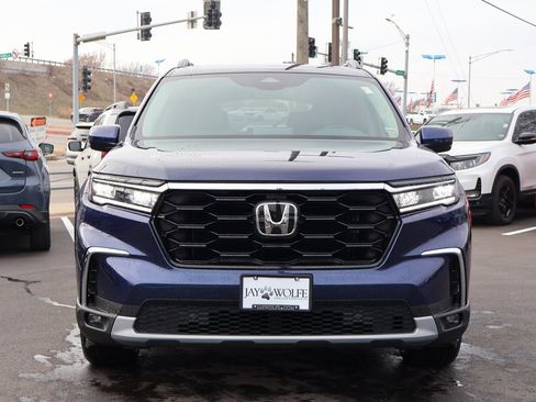 Certified 2025 Honda Pilot Touring image 2