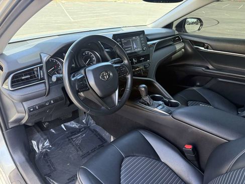 Used 2022 Toyota Camry SE w/ Convenience Package image 13