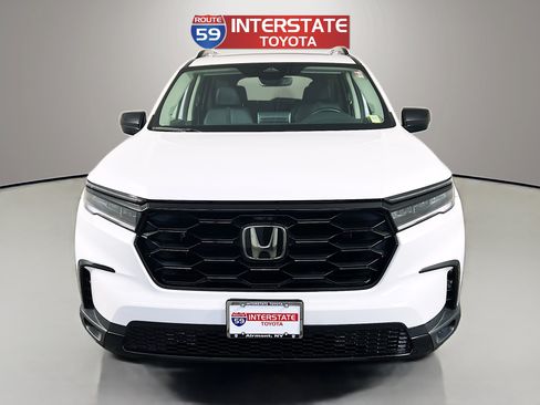 Used 2023 Honda Pilot Touring image 2