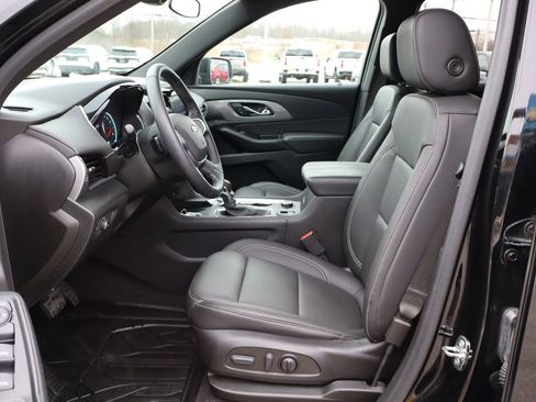 Used 2023 Chevrolet Traverse LT image 10