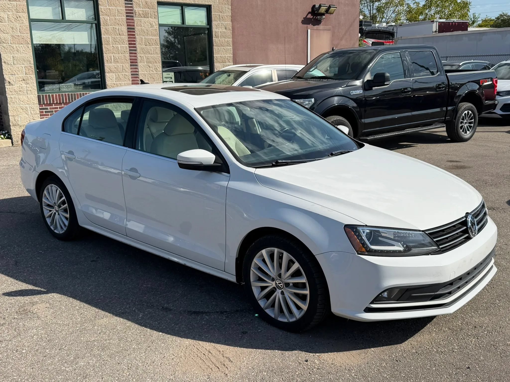 Used 2016 Volkswagen Jetta SEL w/ Lighting Package FWD image 2