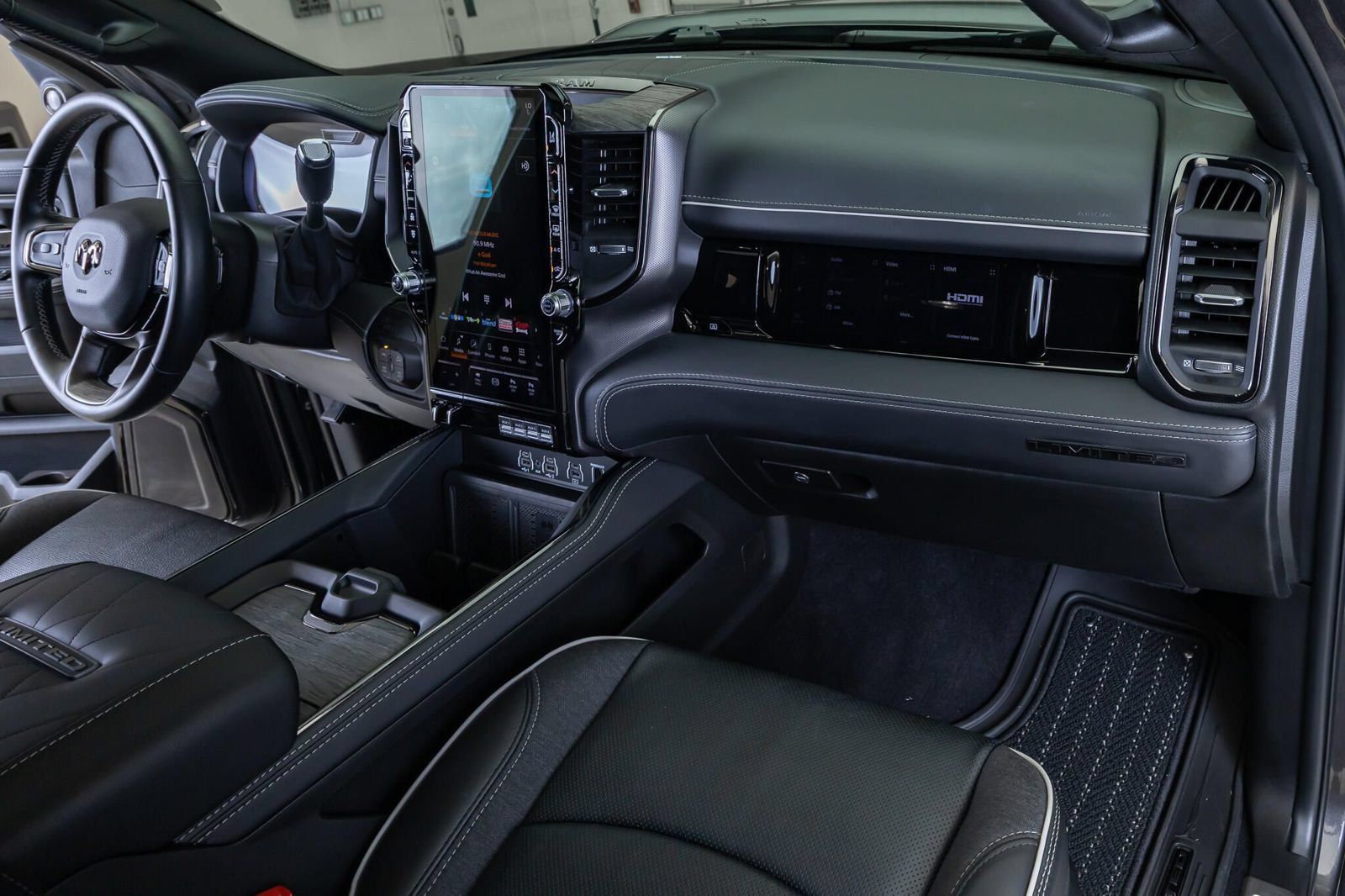 Used 2026 RAM 2500 Limited AWD/4WD image 16