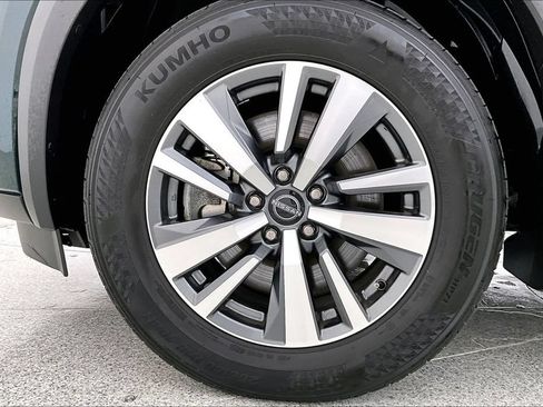 Used 2024 Nissan Pathfinder SL w/ Black Appearance Package AWD/4WD image 11