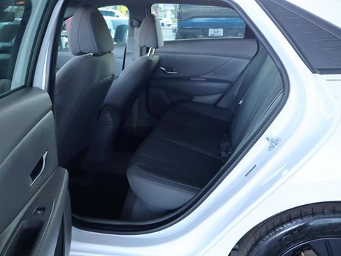 Used 2021 Hyundai Elantra SEL FWD image 27