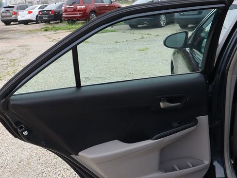 Used 2013 Toyota Camry LE image 19