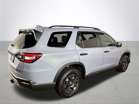Certified 2025 Honda Pilot TrailSport image 7