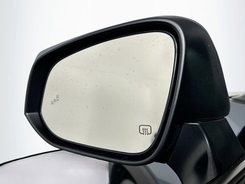 Used 2024 Toyota Corolla Cross XSE w/ Convenience Package image 16