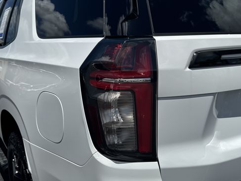 Used 2022 Chevrolet Tahoe Z71 w/ Luxury Package AWD/4WD image 10