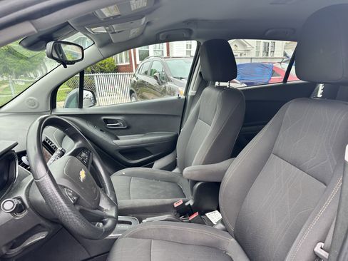 Used 2019 Chevrolet Trax LT FWD image 10