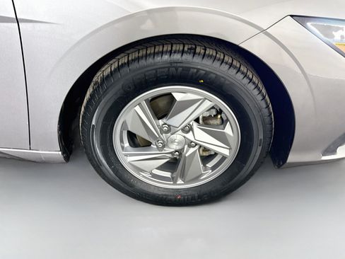 Used 2024 Hyundai Elantra SE FWD image 31
