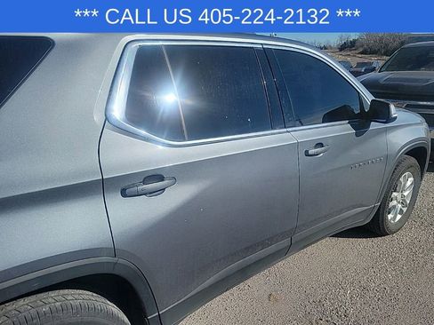 Used 2021 Chevrolet Traverse LT image 19