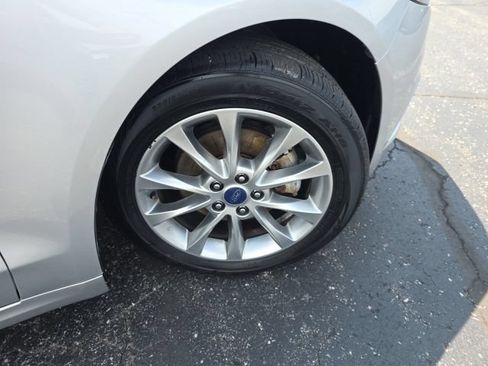 Used 2017 Ford Fusion SE FWD image 39
