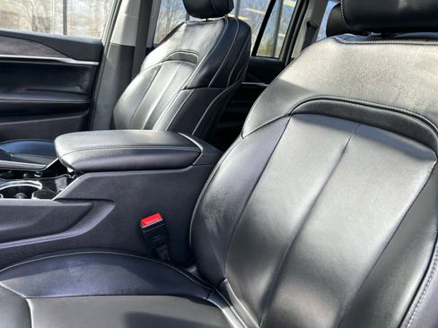 Used 2023 Jeep Grand Cherokee 4WD 4xe image 21