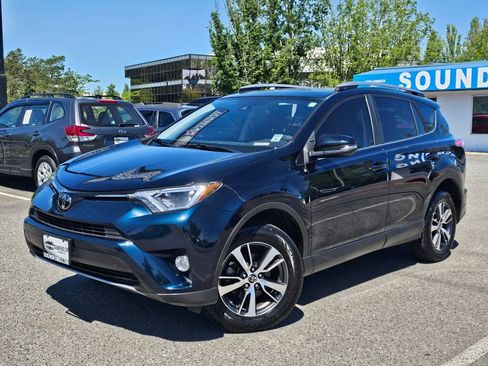 Used 2018 Toyota RAV4 XLE AWD/4WD image 1