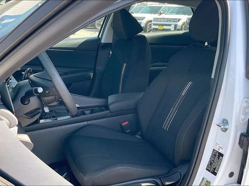 New 2025 Hyundai Elantra SEL image 9