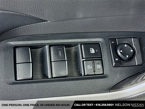 Used 2020 Toyota RAV4 XLE Premium image 17