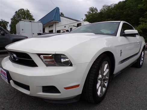 Used 2010 Ford Mustang Coupe RWD image 3