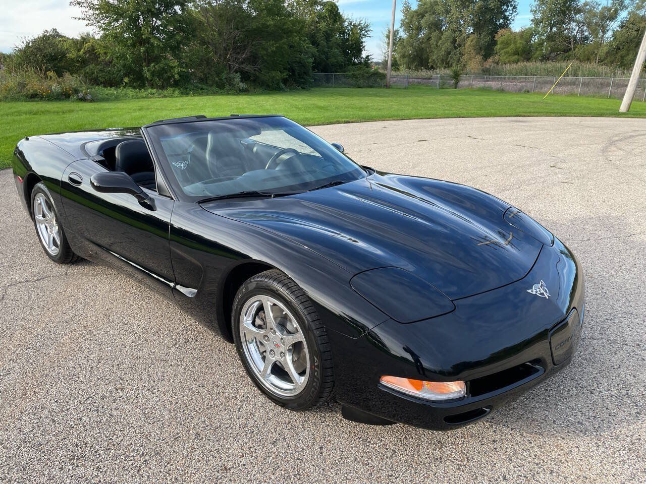 Used 2003 Chevrolet Corvette Convertible w/ Preferred Equipment Group1 RWD image 2