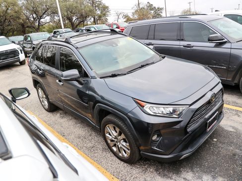 Used 2019 Toyota RAV4 Limited image 5