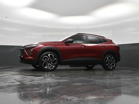 Used 2025 Chevrolet Trax RS w/ Driver Confidence Package image 21