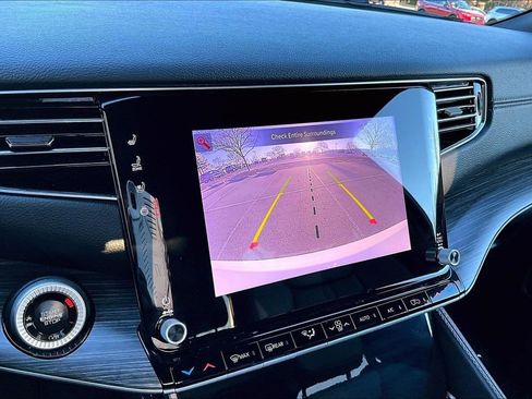 Used 2024 Jeep Wagoneer L Series II w/ Flexible Seating Group image 11