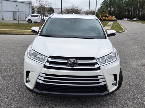 Used 2019 Toyota Highlander XLE image 2