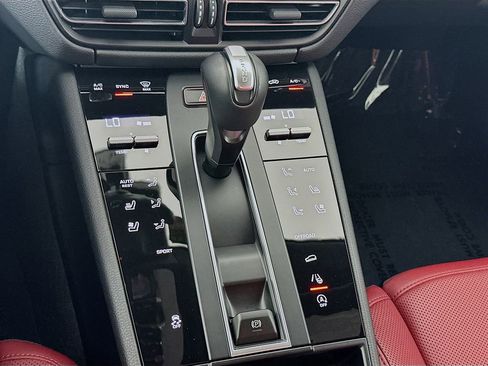 Certified 2026 Porsche Macan image 17