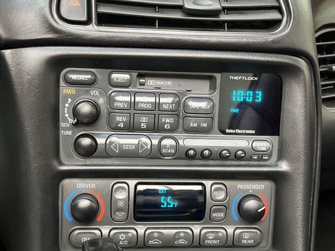 Used 2000 Chevrolet Corvette Coupe w/ Roof Pkg RWD image 14