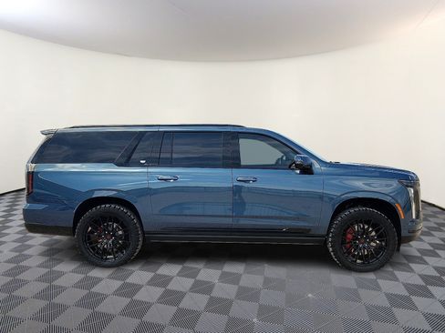 Used 2025 Cadillac Escalade ESV Sport Platinum AWD/4WD image 5