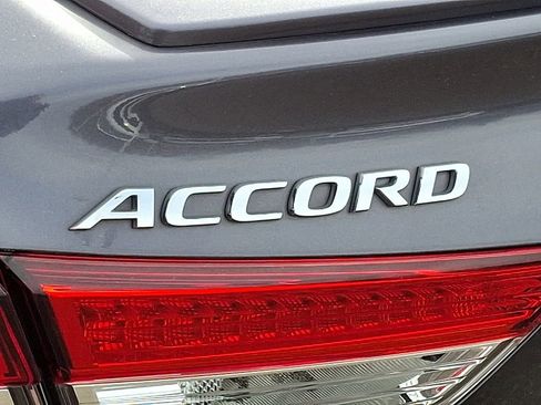 Used 2018 Honda Accord Sport image 10