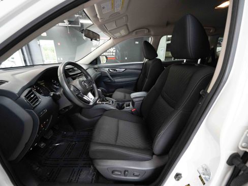 Used 2017 Nissan Rogue SV w/ SV Premium Package AWD/4WD image 9