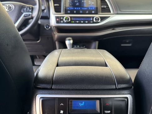 Used 2019 Toyota Highlander XLE image 22