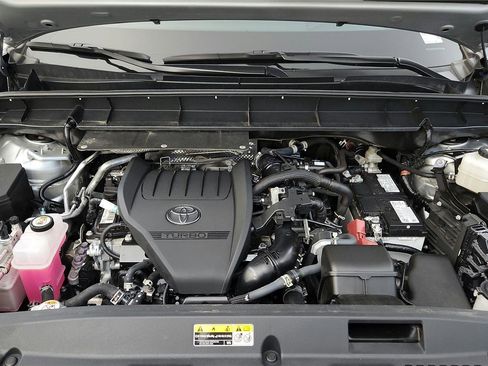 Certified 2024 Toyota Highlander XLE image 27