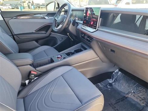 New 2026 Volkswagen Tiguan SE image 16